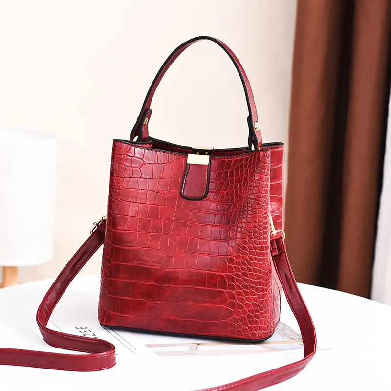 2022 Women Handbag Soft Fashionable Red Color Leather Tote Shoulder Bag Big Capacity Tassel Handbag For Lady