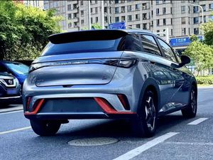 BYD Dolphin Eléctrico Usado, Hatchback Gris, 5 Asientos, Volante a la Izquierda, Vehículo Eléctrico Seminuevo en Venta - Product Image 3