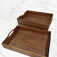 Ensemble de plateaux de service en bois de noyer noir avec poignée en métal Plateaux en bois rustiques pour café de petit déjeuner