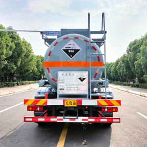 Customizable Large Capacity Carbon Steel <b>Truck</b> Corrosive <b>Tanker</b> 4x2 Manual Transmission New Condition for Oil Storage - Product Image 2