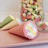 Bonbons guimauves multicolores en forme de crème glacée, en vrac, prêts à consommer