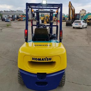 Montacargas Diésel Usado de 2.5 Toneladas FD30 con Desplazador Lateral Hidráulico y Neumáticos Sólidos en Venta a Excelente Precio, Original de Japón, Komatsu - Product Image 2