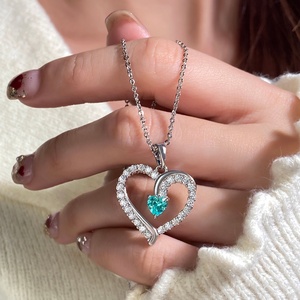 Collier tendance en forme de cœur pour femmes, accessoires de mode pour femmes, bijoux pendentifs plaqués or 18 carats, zircone cubique - Product Image 2