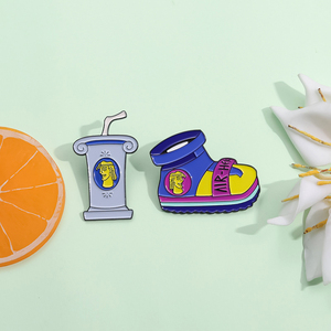 Broches de Metal Esmaltados de Desenho Animado: Torradeira, Queijo, Ônibus, Semáforo, Chaleira, Café, Chinelos, Emblema de TV - Atacado - Product Image 2