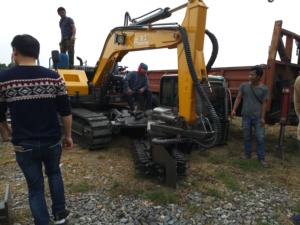 Excavatrice à double usage routière et ferroviaire Jinggong JG80LT de 8 tonnes avec sous-coupeuse rotative pour le maintenance des voies ferrées - Product Image 4