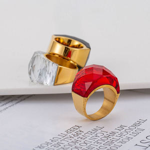 แหวนแก้วทรงเรขาคณิตทันสมัย ชุบทอง 18K เครื่องประดับแฟชั่นสำหรับทุกเพศ เหมาะสำหรับงานปาร์ตี้ มีสีแดง ขาว ดำให้เลือก - Product Image 1