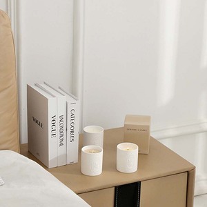 Bougies parfumées en céramique avec logo en relief simple en cire de soja de marque privée en vrac pour la décoration de la maison pour les mariages et Noël - Product Image 2
