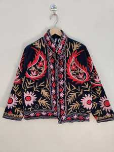 Chaqueta Suzani de Terciopelo Bordada a Mano en Azul Marino para Mujer, Chaqueta Bohemia de Terciopelo Única, Prenda Exterior Elegante para Invierno - Product Image 6