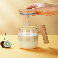 Échelle de capacité 400ml Automatique Portable Électrique Café Thé Lait Cacao Mélangeur Tasse Magnétique Auto Conception En Bois Verre Remuer Tasse