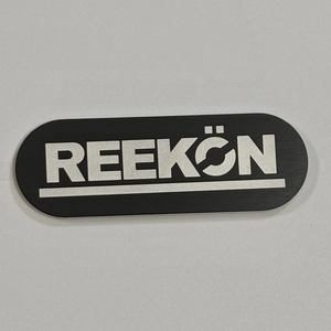 Étiquette d'emballage métallique en aluminium noir sérigraphié personnalisé mondial artisanat en métal brossé - Product Image 1