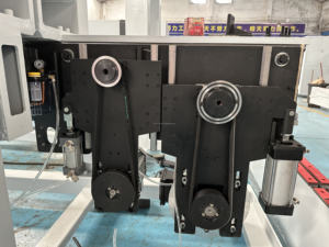 <span class=keywords><strong>Sega</strong></span> <span class=keywords><strong>a</strong></span> Pannello CNC Verticale Automatica <span class=keywords><strong>con</strong></span> <span class=keywords><strong>Sega</strong></span> <span class=keywords><strong>a</strong></span> <span class=keywords><strong>Nastro</strong></span> Reciprocante e Tavolo Scorrevole Elettrico per Lavorazione del Legno - Product Image 4