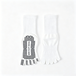 Chaussettes de yoga professionnelles 100% coton, antidérapantes, respirantes, couleur unie, mi-mollet, cinq orteils, logo personnalisable - Product Image 3