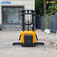 Penumpuk Pallet Listrik 1.5T Baterai Asam Timbal Pengangkat Lorong Sempit Kompak Kaki Penyangga Hidrolik untuk Penggunaan Dalam Ruangan