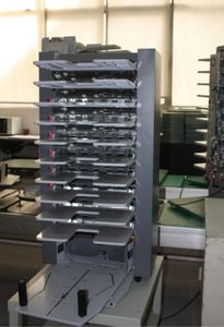 Machine automatique d'empilage de feuilles de papier à calendrier Prix des machines d'empilage 6 10 12 bacs A3 A4 Machine de collecte de livres - Product Image 4