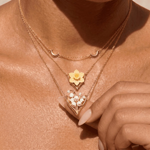 Collier pour femme en acier inoxydable avec pendentif cœur doré sportif, motif fleur de décembre - Chaîne bambou multi-fleurs (œillet, rose, lys) - Product Image 4