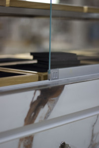 Vitrine à bijoux en verre sur mesure haut de gamme avec écran LED, étanche, portable, étagère flottante pour magasins de détail et centres commerciaux - Product Image 6