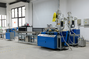 Machine d'extrusion automatique de pailles en plastique PP PLA avec système de vis à <span class=keywords><strong>vide</strong></span> étendu et moteur Delta pour l'industrie <span class=keywords><strong>alimentaire</strong></span> et des boissons - Product Image 2
