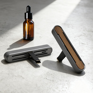 Diffuseur de parfum pour voiture OEM, désodorisant suspendu en bois et métal, clip de ventilation, aromathérapie, nouvelle mode, longue durée - Product Image 1
