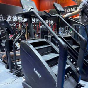 Équipement de gymnastique commerciale Land Fitness Stair Master Cardio Machine pour l'escalade <span class=keywords><strong>d</strong></span>'<span class=keywords><strong>escalier</strong></span> de <span class=keywords><strong>musculation</strong></span> - Product Image 1