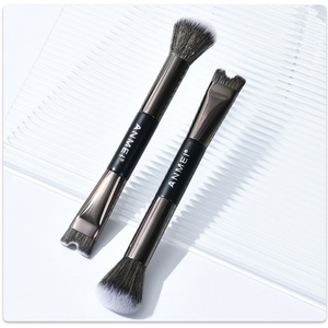 Pinceau de maquillage double embout en poils synthétiques avec manche en bois en forme de U pour le blush, l'ombre à paupières et le contour multifonctionnel du visage - Product Image 2
