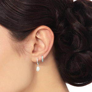 ROXI orecchini di perle d'acqua dolce elegantemente barocche orecchini a cerchio Huggie in argento 925 placcato oro 18 carati - Product Image 4