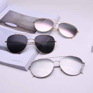 Gafas de Sol de Aviador Estilo Coreano Qianai, Unisex, Montura Dorada, Lentes Plateadas, 100% Protección UV, Protección Solar para Conducir y Salidas - Product Image 4