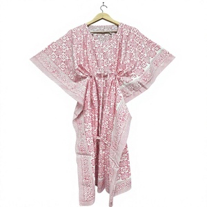 Robe longue de nuit pour femme en coton écologique à séchage rapide, style kimono, imprimé blocs rose et blanc, taille à nouer, coupe ample, été - Product Image 1