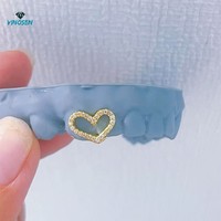 Grillz sur mesure en argent 925 avec moissanite taille Cœur et Flèches, entièrement pavé, services de personnalisation pour bijoux fins