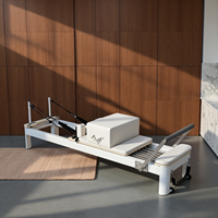 Lit de Pilates en aluminium au design épuré avec chariot fluide pour studios modernes, Pilates en aluminium