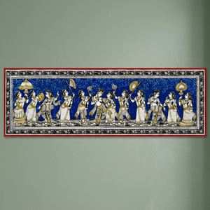 Artisanat traditionnel indien Pattachitra, représentant le Seigneur Krishna en procession royale, de forme rectangulaire, d'origine Orissa, pour la décoration murale intérieure du salon. - Product Image 1