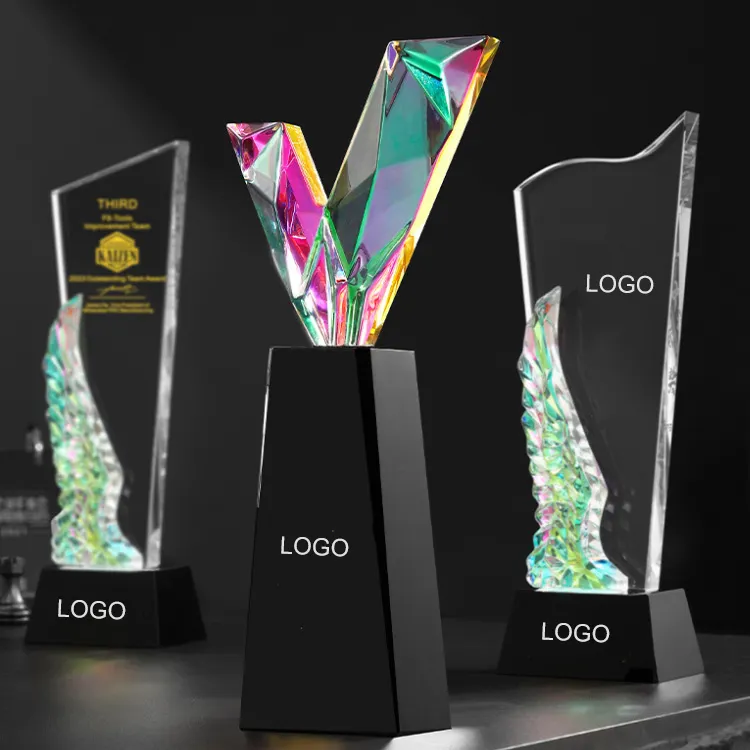 Conception gratuite de haute qualité Logo personnalisé événements Souvenirs pas cher forme personnalisée récompenses et trophées vierges K9 trophée en verre cristal