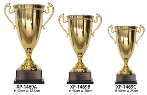 Trophées de football en métal de haute qualité nouveau design grande taille vente en gros directement de l'usine pour les tournois - Product Image 2