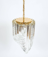 Suspension moderne en laiton et verre incurvé de petite taille en verre de Murano pour le salon, la chambre et la salle à manger.