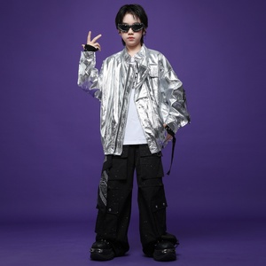 Vêtements de danse de rue tendance pour enfants, ensemble veste en cuir <span class=keywords><strong>brillant</strong></span> hip-hop pour garçon et pantalon de travail, vêtements de performance pour fille sur scène et défilé - Product Image 4