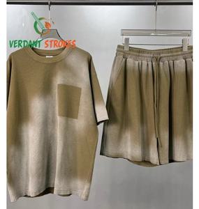 Verdant Strokes. Camisetas con estampados abstractos, diseños artísticos y no representacionales para la creatividad, ideales para galerías. - Product Image 1