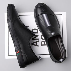 รองเท้าหนังผู้ชายแบบสวม พื้นนุ่ม กันลื่น ทนทานต่อการสึกหรอ สไตล์อังกฤษ รองเท้าลำลองแบบสวม สำหรับวัยรุ่น 18-40 ปี - Product Image 4