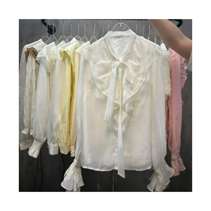 Vente en gros de chemisiers en mousseline de soie d'<span class=keywords><strong>occasion</strong></span> pour femmes, chemises en soie, vêtements Y2K usagés en vrac, vêtements de friperie en lot - Product Image 1