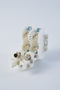 Boîte à fusibles en plastique JUNW 440V 4P/2P 10kA Capacité de coupure Montage sur panneau - Product Image 6