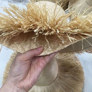 Nouveau style chapeau de plage en raphia naturel à large bord effiloché double couche - Product Image 3