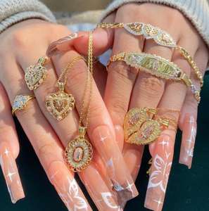 Personalizado tres colores chapado <span class=keywords><strong>Virgen</strong></span> Marí<span class=keywords><strong>a</strong></span> <span class=keywords><strong>Guadalupe</strong></span> Jesús forma ovalada religiosa colgante collar joyerí<span class=keywords><strong>a</strong></span> - Product Image 1