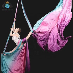 Soies aériennes Ombre 9 Yards/8,2 m, tissus aériens teints par nouage pour le yoga <span class=keywords><strong>aérien</strong></span>, l'acrobatie aérienne et les arts du <span class=keywords><strong>cirque</strong></span> - Product Image 2