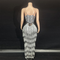 Sexy Silber-Schwarzes Strass-Fransen-Minikleid Schulterfreier Sweetheart-Ausschnitt Bodycon Kristall-Quasten Party Clubwear Bühnenoutfit