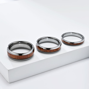 แหวนเหล็กทังสเตนฝังไม้ ดีไซน์เรขาคณิต แหวนแต่งงาน สำหรับทั้งชายและหญิง เครื่องประดับชั้นดี - Product Image 2