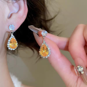 Ensemble de bijoux pour femmes pour dîner de gala, collier et boucles d'oreilles en zircon jaune en forme de goutte d'eau, de haute qualité - Product Image 6