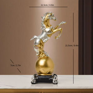 Statuetta di piccolo cavallo in resina transfrontaliera eco-compatibile con scultura in piedi creativa fatta a mano sala ingresso TV - Product Image 6