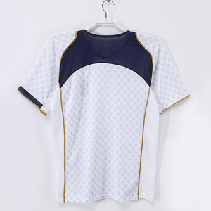 Vintage Klassische Retro Fußballtrikots Maßgeschneiderte Fußballshirts V-Ausschnitt 100% Polyester Digital-Druck Einfarbiges Muster Trikot-Sets für Herren - Product Image 1