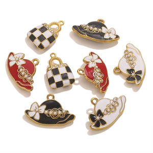 Jimat topi & tas tangan Enamel | 18K PVD berlapis emas baja tahan karat liontin topi mode wanita dengan mutiara & pita untuk membuat perhiasan - Product Image 1