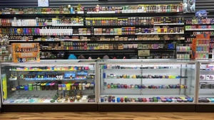 Vitrine de présentation de 70 pouces pour magasin de tabac, vitrine à portes coulissantes en verre, vitrine à bijoux avec étagères réglables - Product Image 6