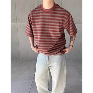 Camiseta de Manga Corta para Hombre, Estilo Casual, Cuello Redondo, con Cuentas, Color Rojo Vintage, Holgada, Verano 2025 - Product Image 4