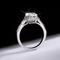 Cincin Batu Mosan 2 Karat Mewah Berlian Penuh Oval Empat Cakar Perak Sterling 925 Perhiasan Halus Cincin Pernikahan Moissanite untuk Wanita